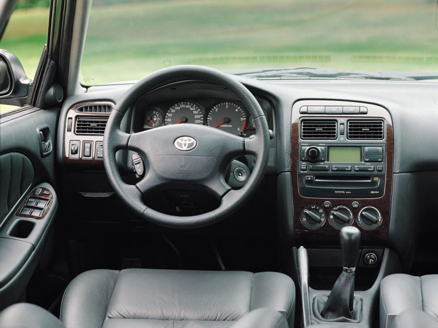 Торпедо Toyota Avensis Wagon 2000 года  (фото 10 из 10)